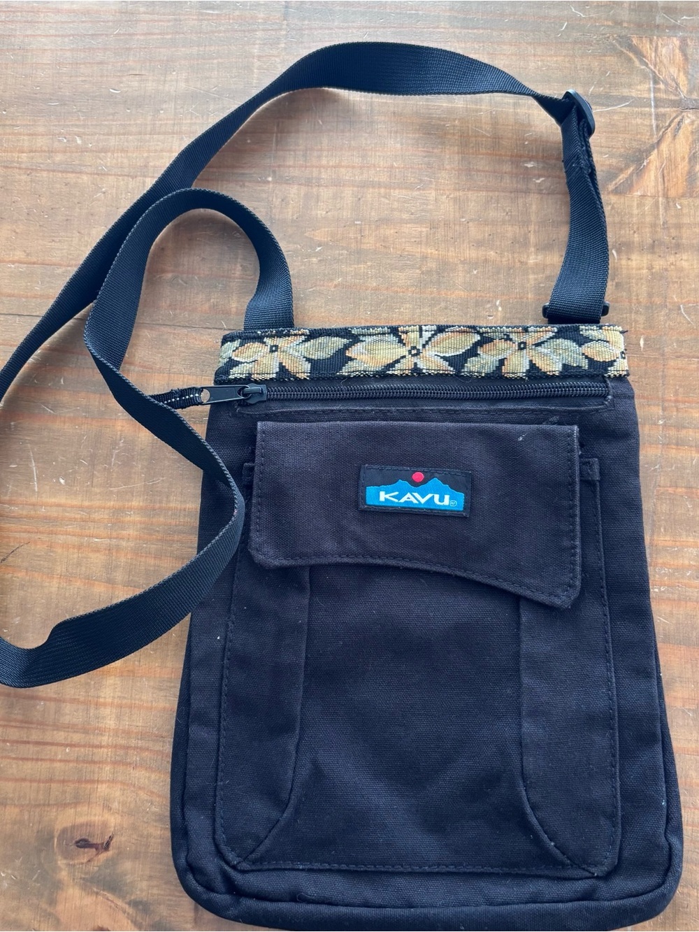 KAVU Keeper Travel Bag Crossbody Sling Bag Canvas Purse-Black/Yellow Flowers